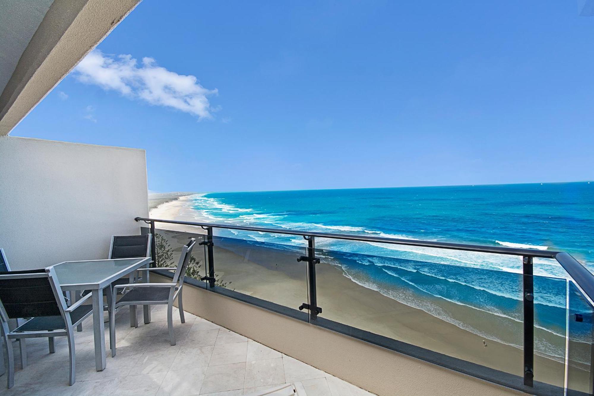 Clubb Coolum Beach Resort Sunshine Coast Exterior photo