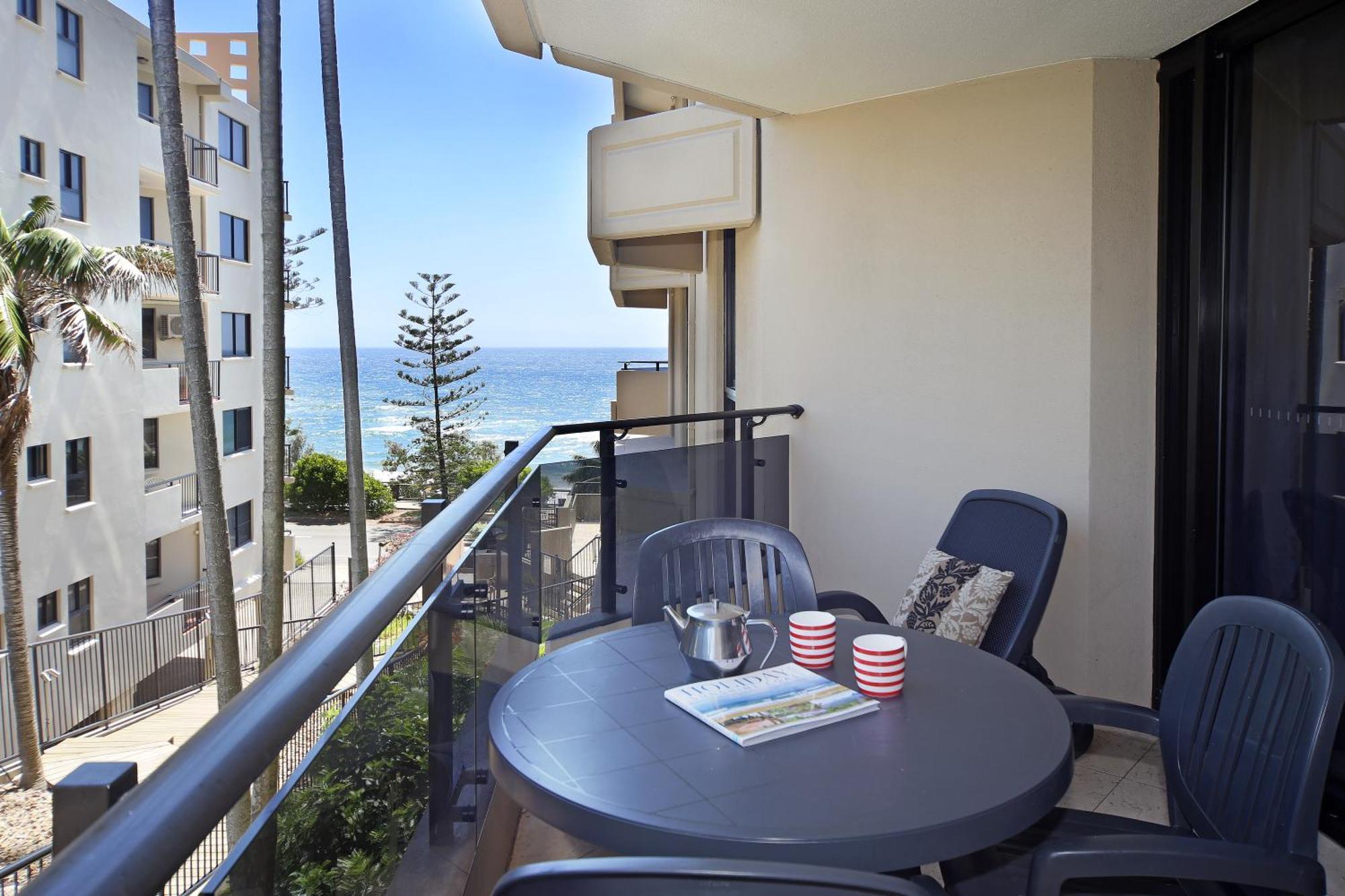 Clubb Coolum Beach Resort Sunshine Coast Exterior photo
