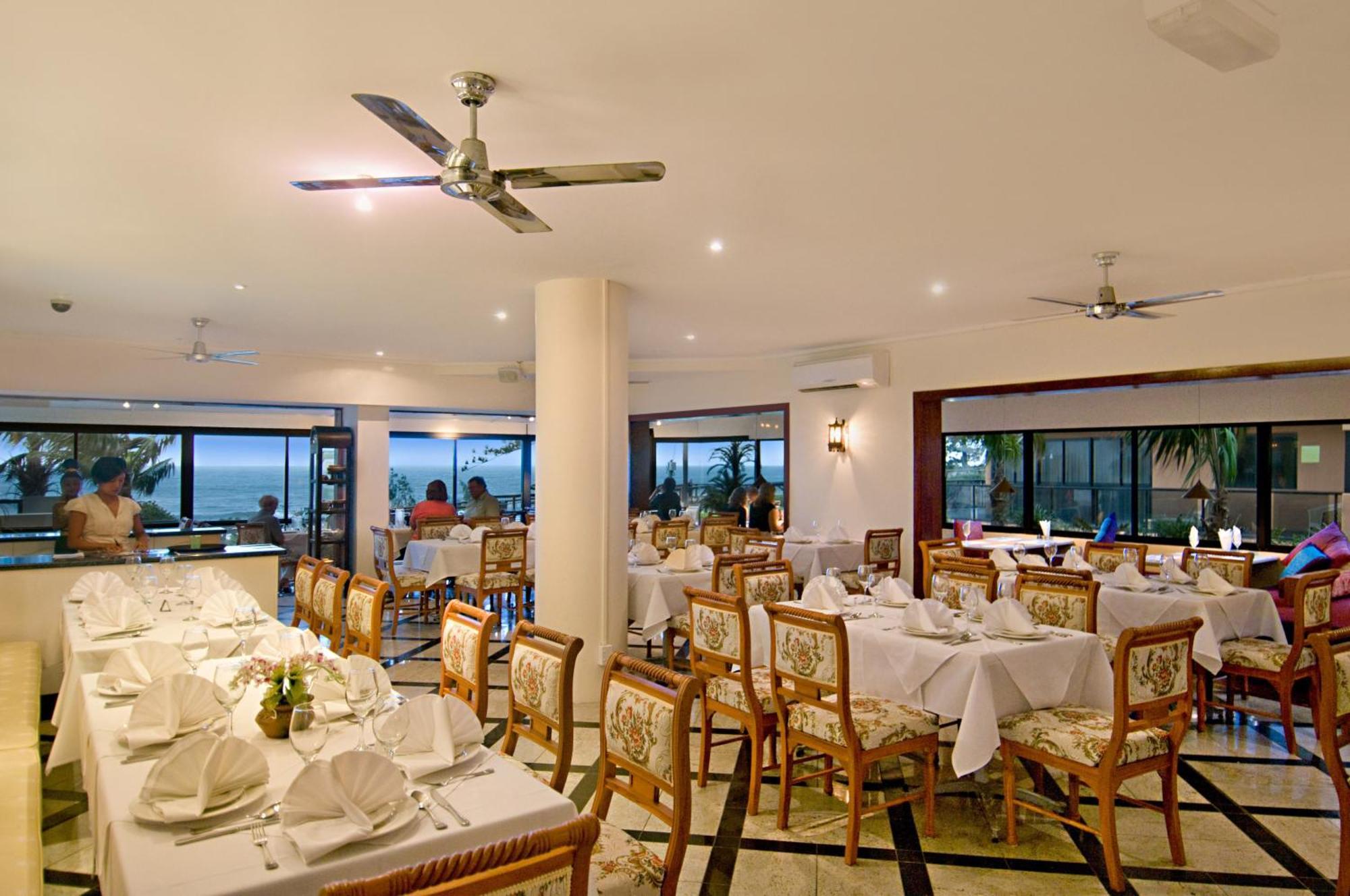 Clubb Coolum Beach Resort Sunshine Coast Exterior photo