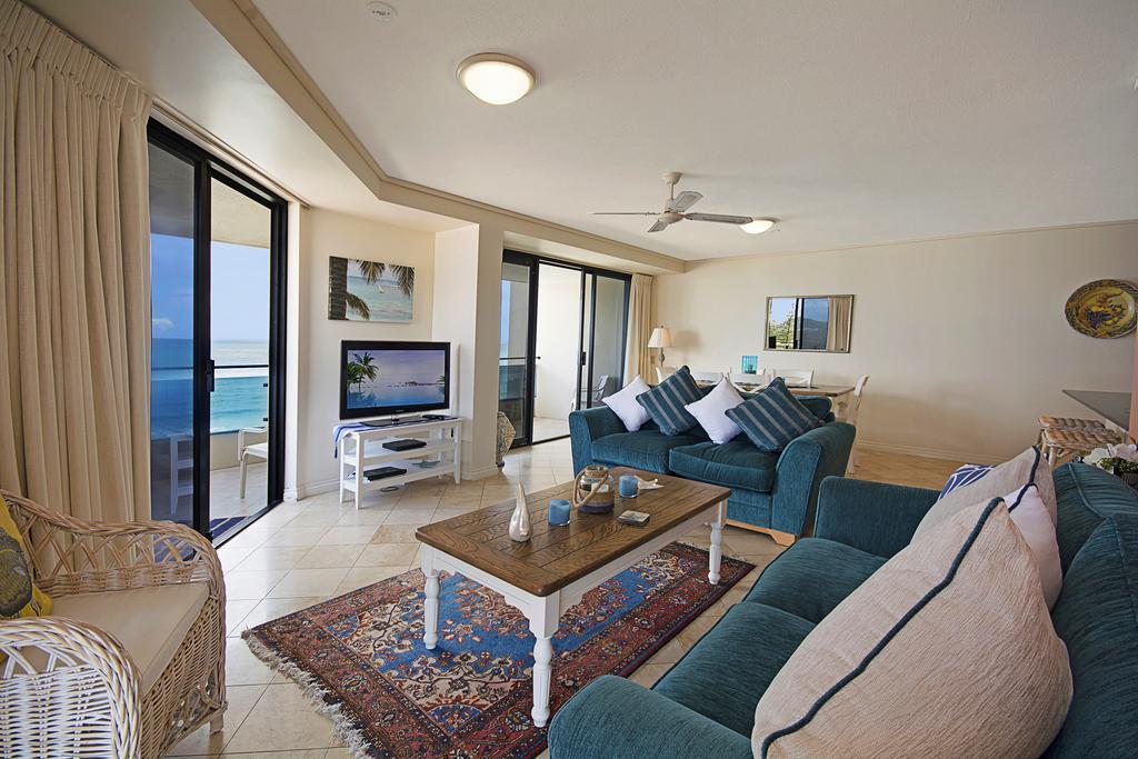 Clubb Coolum Beach Resort Sunshine Coast Exterior photo