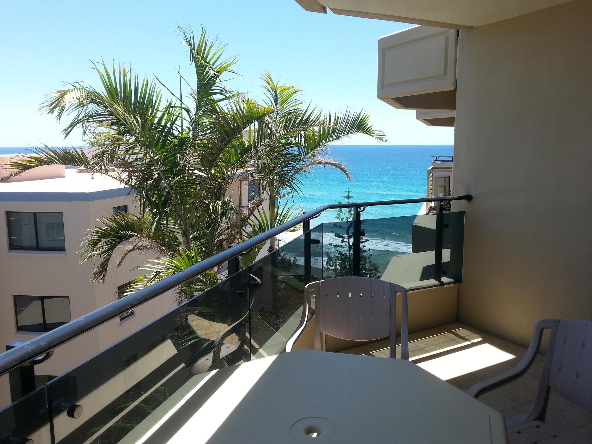 Clubb Coolum Beach Resort Sunshine Coast Exterior photo