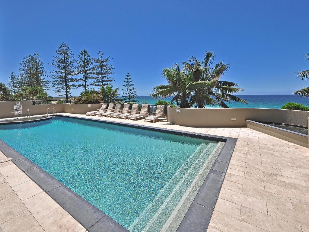 Clubb Coolum Beach Resort Sunshine Coast Exterior photo